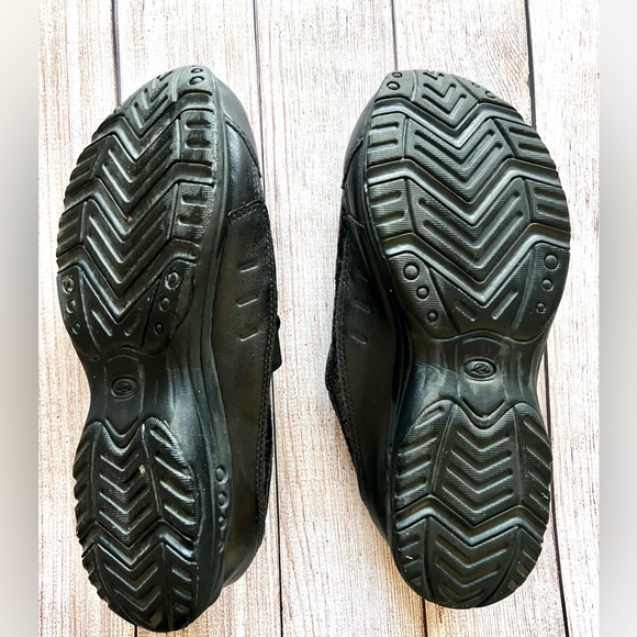 Easy Spirit Traveltime Glitter Clogs - Picture 2 of 4